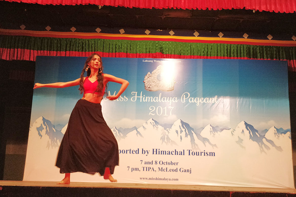 Palak Thakur performs in Talent Round at the Miss Himalaya Pageant 2017 in McLeod Ganj, India, on 7 October 2017.